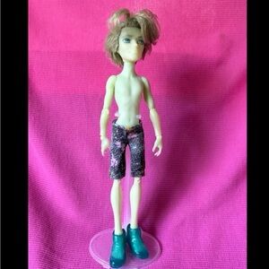 Monster High Haunted Student Spirits Doll Porter Geiss Poltergeist shorts shoes